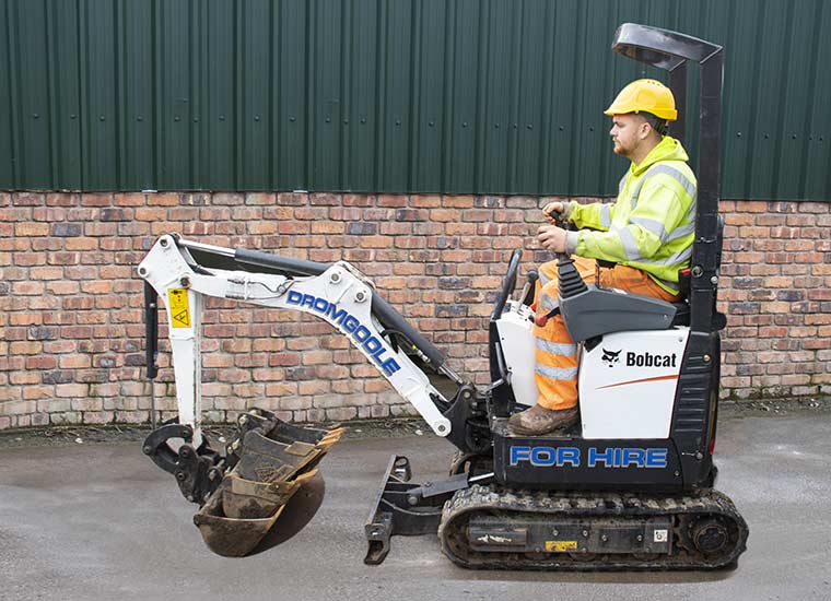 Dromgoole Planht Hire Chester, 13-tonne Case CX130D Excavator